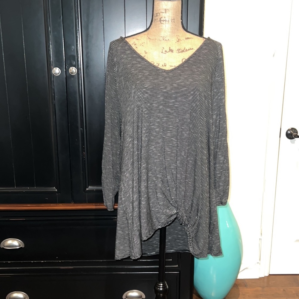 NWOT - Black and white stripped top with bottom twist/knot